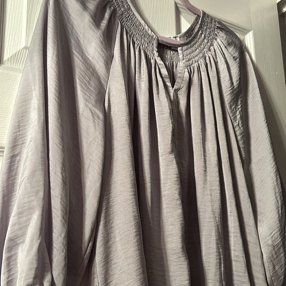 Gray/Silver Top XL 🩷 - Picture 4 of 6